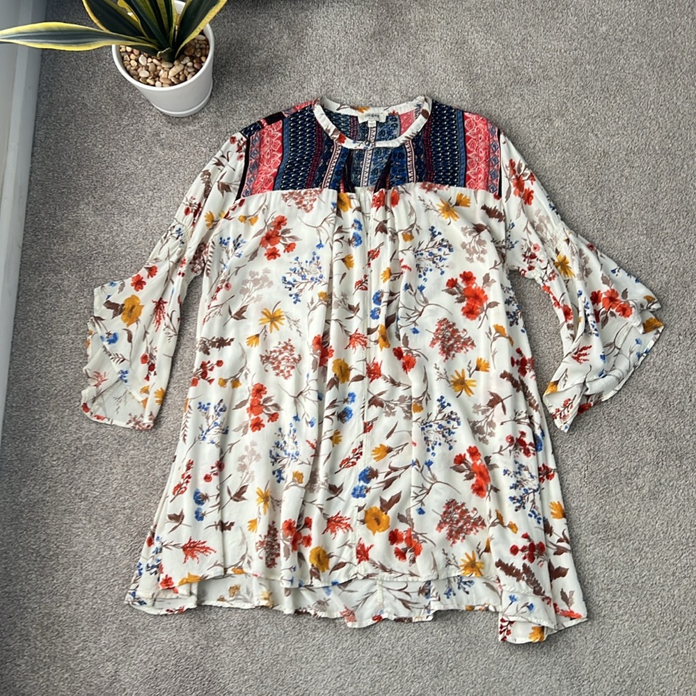 Umgee Size L Boho Swingy tunic or dress in cream floral print. Keyhole neck